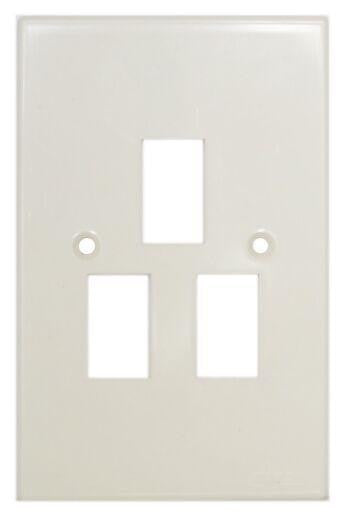 TITAN 3 LEVER PLASTIC COVER PLATE 4X2